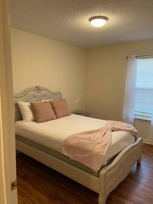 Pet- Friendly, & Close To Uptown Charlotte Kültér fotó